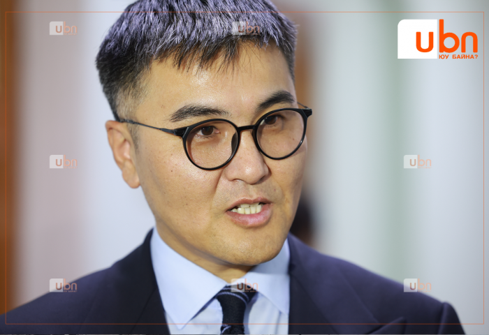 Ч.Лодойсамбуу: УИХ-ын даргын үүдэнд албан тушаал мөнх биш, ажлаа өг гэж зогсож байсан Ерөнхий сайд Л.Оюун-Эрдэнэ одоо өөрөө хэлсэн үгэндээ эзэн болж харуулах ёстой