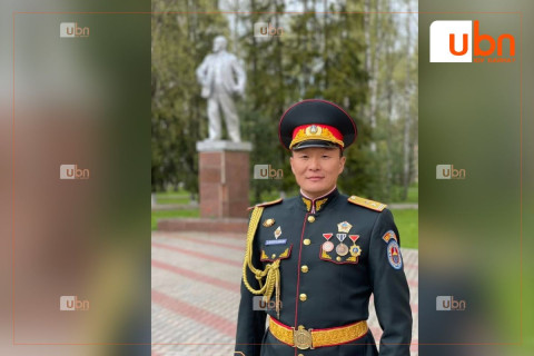 Улаан талбайд Монгол цэргээ командалсан дэд хурандаа Э.Билэгсайханд хурандаа цол олгожээ