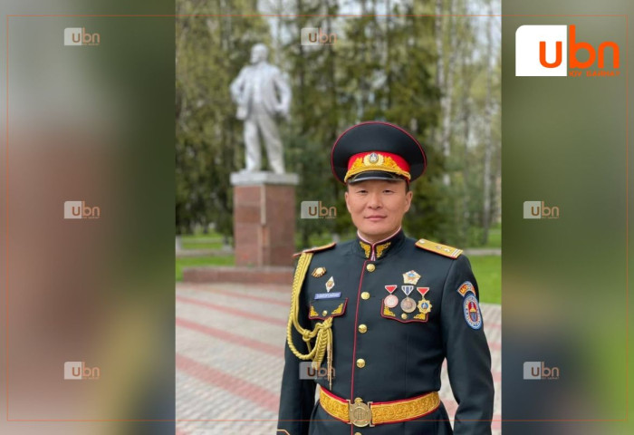 Улаан талбайд Монгол цэргээ командалсан дэд хурандаа Э.Билэгсайханд хурандаа цол олгожээ