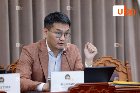 Ө.Шижир: Бид нэг жилийн дотор хоёр том үйлдвэр барьж чадах супер улс болсон юм уу. Хугацаагаа бодитой тавь