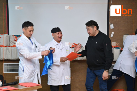 Хүний гавьяат эмч С.Отгонгэрэлийн санаачилгаар “Шунхлай“ групп ивээн тэтгэж  21 аймгийн эмнэлгүүдэд ясны мэс заслын багаж хандивлав