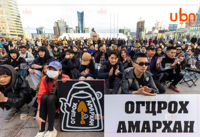 ЗАЛУУС: Мөнгөгүй амьдраад байж болох ч итгэл найдвараа алдвал энд байх боломжгүй