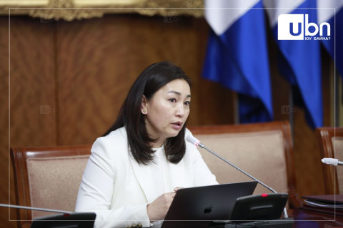“Хамтарсан ЗГ-ын зарим сайд нар ачаагаа үүрэх биш улс төрийн амбицаа дийлэхгүй байна гэдгийг бага хурлын гишүүд хэлж байна“