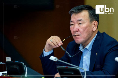 “МАН-ынхан надаас ухаан алдталаа айж байгаа“