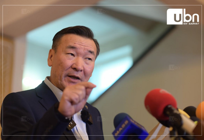 С.Ганбаатар: Ерөнхийлөгч У.Хүрэлсүх дахин сонгогдохоор ТАЧААДАЖ байна