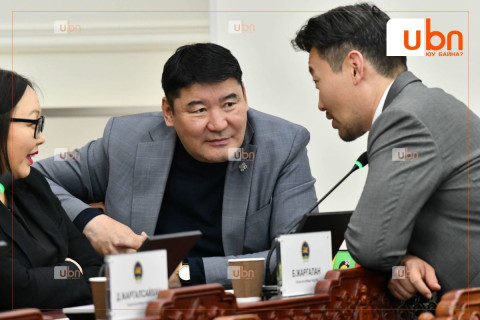 Г.Ганбаатар: Улс төрөө даахгүй байсан том төслүүдээ  хөдөлгөчихсөн юм чинь АН одоо засагт  хэрэггүй