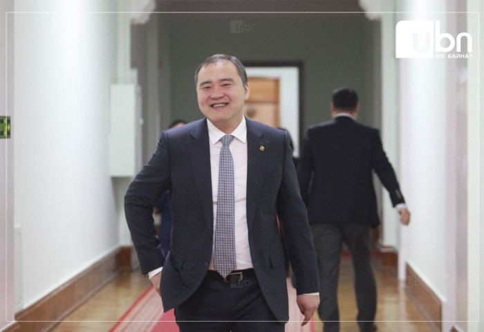 Л.Гантөмөр: Би АН-ын даргаар ажиллахдаа нэг ч өдөр амраагүй. Энэ ачааг даах хүн л намын дарга болоосой