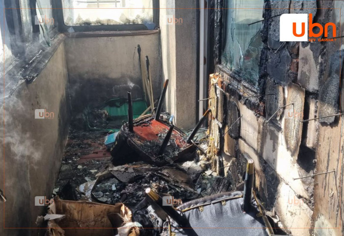 Хоёр хүүхдээ цоожлоод явсан хойгуур нь гал гарч,  аврагчид тэднийг аврав