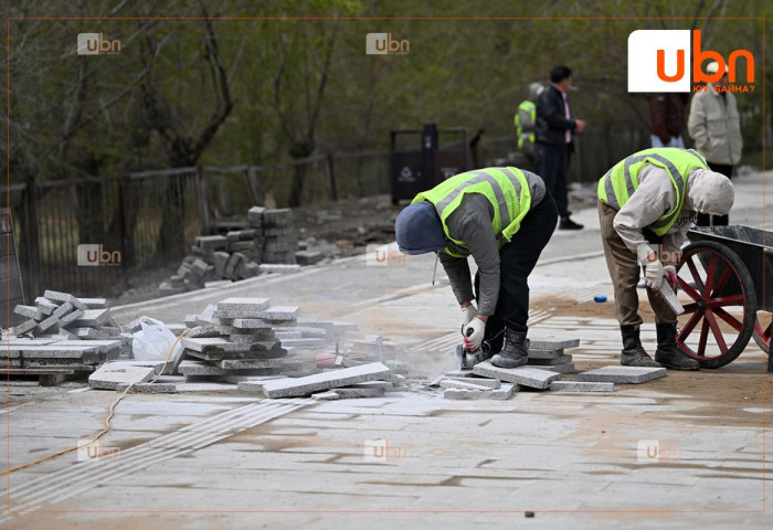 Явган хүний зам нэг жилийн настай байна