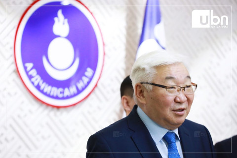 АН-ын бүлэг “Сүүдрийн Засгийн газар байгуулж сайд нараа зарлах“ саналыг Э.Бат-Үүл гаргав