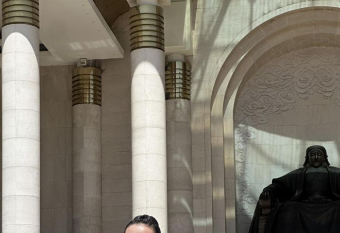 УДЭТ-ын жүжигчин Г.Номуун өнөөдөр “Алдарт эхийн“ одонгоор энгэрээ мялаажээ