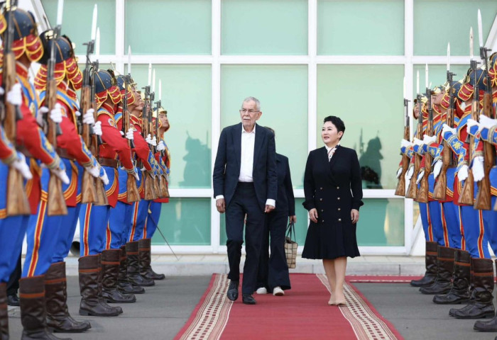 Бүгд Найрамдах Австри Улсын Ерөнхийлөгч  Александр Ван дер Беллен гэргийн хамт Монголд ирлээ