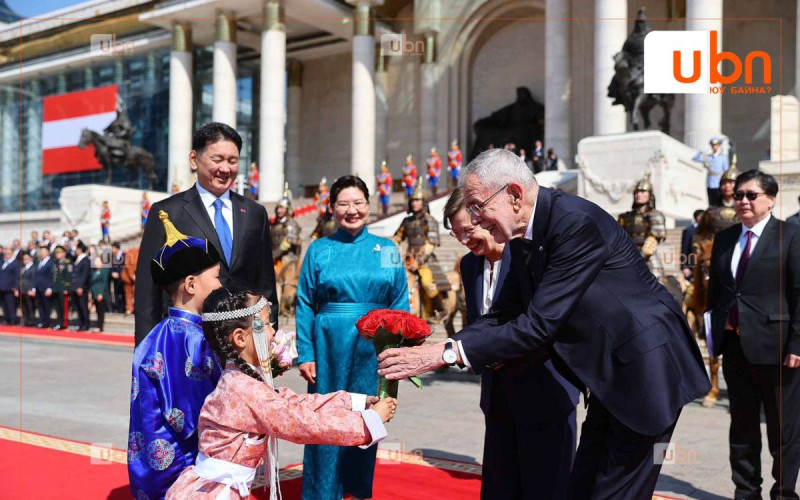 Бүгд Найрамдах Австри Улсын Ерөнхийлөгч Александр Ван дер Беллен Их эзэн Чингис хааны хөшөөнд хүндэтгэл үзүүлэв