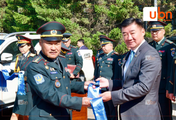 Зэвсэгт хүчнийхэнд “Ниссан навара“ загварын 20 автомашин гардууллаа