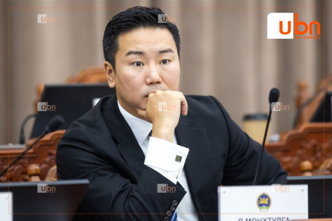 “Ухаа худагийн асуудал хөндөгдөнгүүт эрх ашгаараа нэгдсэн бүлэглэл хамтарсан Засгийн газрыг унагаахаар санаархаж байна“