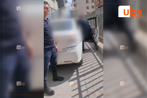 Бусдын хөдөлгөөнийг хааж автомашинаа байрлуулан, шаардлага тавьсан цагдаагийн шаардлагыг биелүүлээгүй эмэгтэйг шалгаж байна