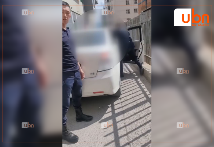 Бусдын хөдөлгөөнийг хааж автомашинаа байрлуулан, шаардлага тавьсан цагдаагийн шаардлагыг биелүүлээгүй эмэгтэйг шалгаж байна