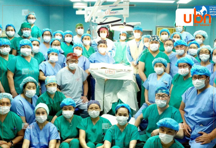 ЭХЭМҮТ-д анх удаа хүүхдэд амьд донороос бөөр шилжүүлэн суулгах мэс заслыг хийжээ