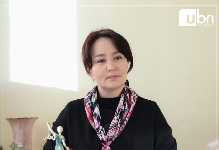 Хуульч Р.Булгамаа: Алдарт эхийн одонгоор барьцаалж бусдыг төөрөгдүүлж шоудах нь залуу хүнд, эх хүнд арай л нийцэмгүй үйлдэл мэт санагдах юм