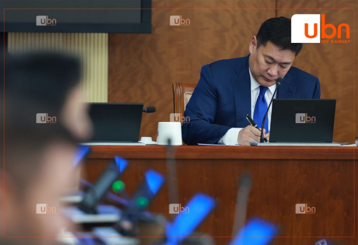 “Надад албан тушаалтай зууралдаад байгаа зүйл байхгүй“