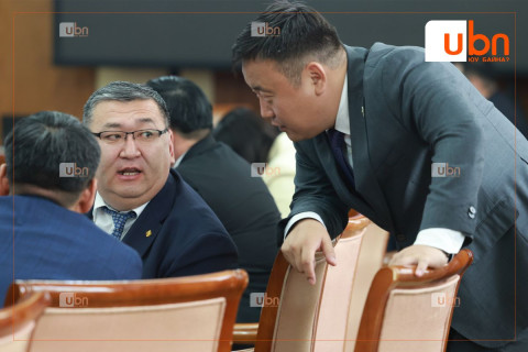 ШУУРХАЙ: АН-ын бүлэг яг одоо Ерөнхий сайдад итгэл хүлээлгэх эсэх асуудалд НУУЦ САНАЛ ХУРААЛТ ЯВУУЛЖ БАЙНА