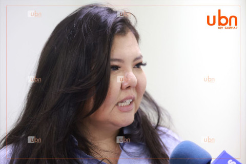 УИХ-ын гишүүн М.Нарантуяа-Нара: Талбай дээрх жагсаалын багцын үнэ 50 сая төгрөг хүрсэн гэнэ. Аргагүй улсаа тоногч баячуудад энэ зэрэг бол юу ч биш л дээ