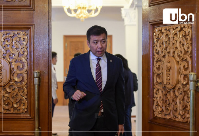 Б.Энхбаяр: Ерөнхий сайд Л.Оюун-Эрдэнийн “НАДАД ИТГЭЖ БАЙНА УУ“ гэсэн асуултын хариуг өнөөдөр өгнө. Хамтарсан Засгийн газар гэдэг ойлголт аль эрт байхгүй болсон