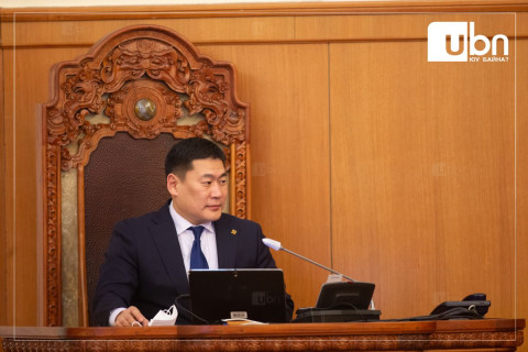 Л.ОЮУН-ЭРДЭНЭ: Дараагийн Ерөнхий сайдын үйл хэрэг, өрнүүн их замд нь амжилт хүсье. Бүх талаар дэмжиж хамтарч ажиллах болно