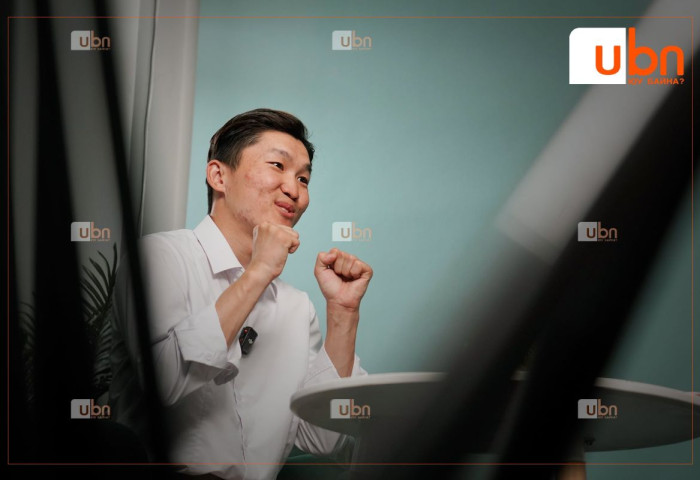 О.УЛАМСАЙХАН: Дараагийн Ерөнхий сайдад “Огцрох амархан“-ы тугаа жаазлаад гардуулж өгөнгөө “Огцрох амархан шүү“ гэж хэлнэ гэж бодож байгаа