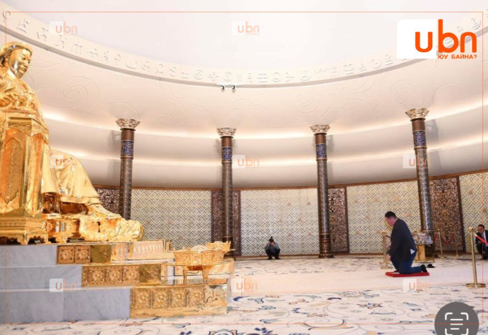 Хакухо М.Даваажаргал Чингис хааны алтан хөшөөнд хүндэтгэл үзүүллээ