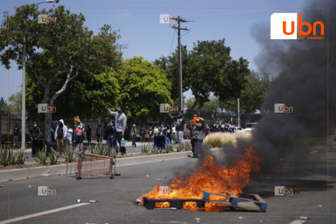 АНУ-д цагаачдыг албадан гаргахыг эсэргүүцсэн жагсаал үймээн дэгдээжээ