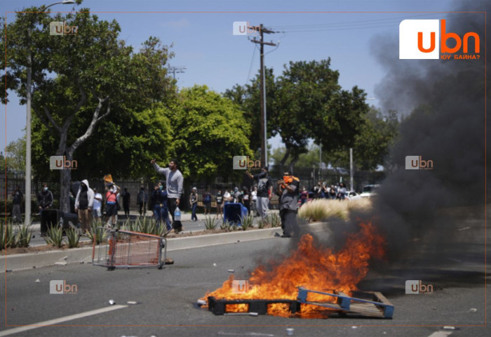 АНУ-д цагаачдыг албадан гаргахыг эсэргүүцсэн жагсаал үймээн дэгдээжээ