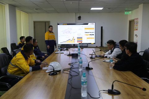 “Эрдэнэс Монгол“ ХХК-ийн менежерүүд уурхайн үйл ажиллагаатай танилцлаа