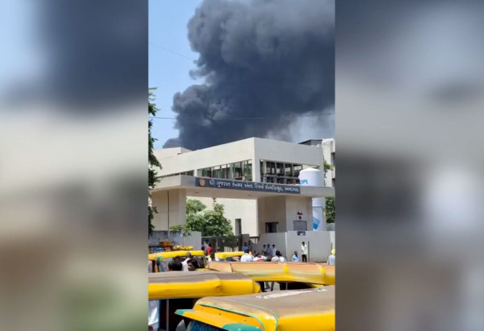 Энэтхэгт 242 зорчигчтой онгоц осолджээ