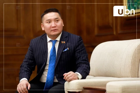 З.Төмөртөмөө: Худлаа хов зөөгөөд явдаг нөхөд ажлаа л хиймээр байна. Энэ хотод чинь одоогоор Х.Нямбаатар дарга шиг өдөр шөнөгүй зүтгэж буй хүн алга