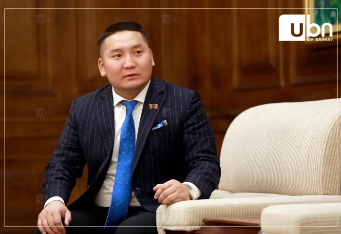 З.Төмөртөмөө: Худлаа хов зөөгөөд явдаг нөхөд ажлаа л хиймээр байна. Энэ хотод чинь одоогоор Х.Нямбаатар дарга шиг өдөр шөнөгүй зүтгэж буй хүн алга