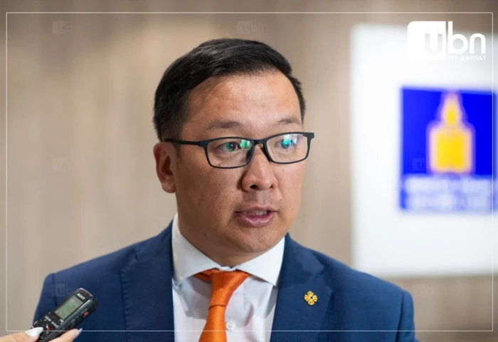 Б.Бат-Эрдэнэ: Төсөв нь 2.3 их наядаар тасарч, ТЭЦ-3 дэлбэрчихээд байхад өмнөх сайд нар нь “Сайн ажилласан“ гээд өөрсдийгөө сошиал дээр сэвүүлж байна