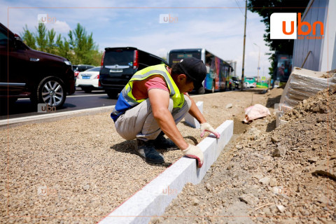 Яармагийн гүүрний зүүн талаас Д.Сүхбаатарын талбай хүртэлх 7 км явган хүний замыг шинэчилж байна