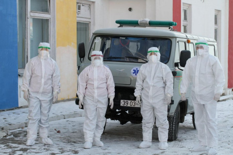 Сэлэнгэ аймаг эмч ажилтнуудад 500 мянган төгрөгийн тусламж үзүүллээ