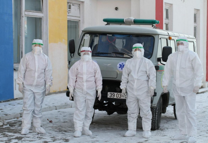 Сэлэнгэ аймаг эмч ажилтнуудад 500 мянган төгрөгийн тусламж үзүүллээ