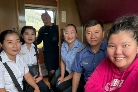 М.Нарантуяа-Нара: Сайд болохыг санаархсан хүн ингээд явж байх уу даа зайлуул…