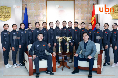 НИТХ-ын дарга А.Баяр дэлхийн аварга “Royal dance” хамтлагийн бүжигчдийг хүлээн авч уулзлаа