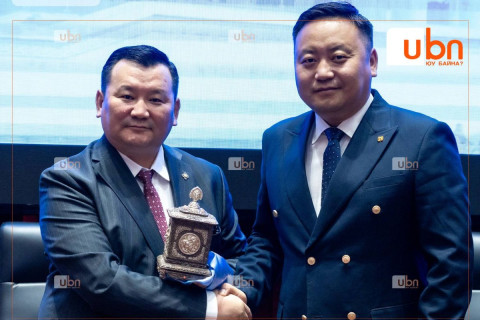 ХЗДХ-ийн сайд Л.Мөнхбаатар тамгаа гардаж авлаа