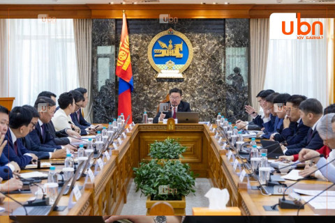 Багш, эмчээс бусад төрийн албаны орон тоог есөн хувиар бууруулна