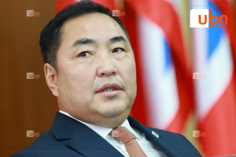 “Б.Пүрэвдорж та парламентад АЛИАЛАГЧ хийдэг хүн шүү. Намын дарга болохын тулд битгий хоёрын хооронд ХОГИЙН ЮМ хийж бай“