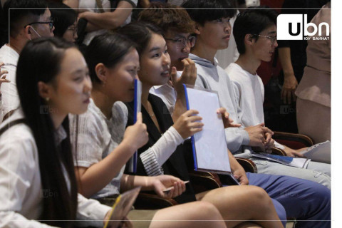 Говь-Алтай аймаг ЭЕШ-д 800 оноо авсан сурагчдад 100 хувийн тэтгэлэг олгоно