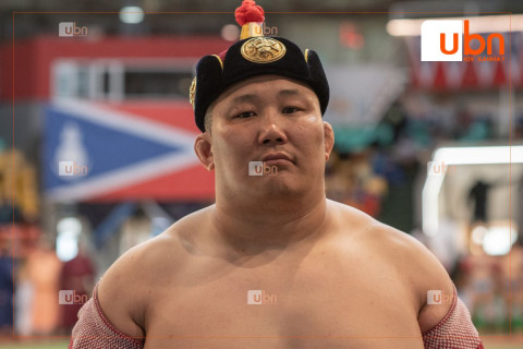 Н.Батсуурь: Аав минь муу хүн юм байна гэсэн мэдрэмж төрүүлэх вий гэж айдаг