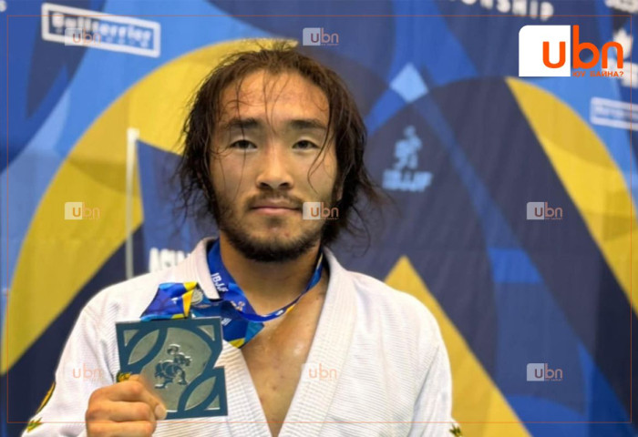 Б.Цэрэндаваа Азийн аваргаас мөнгөн медаль хүртлээ