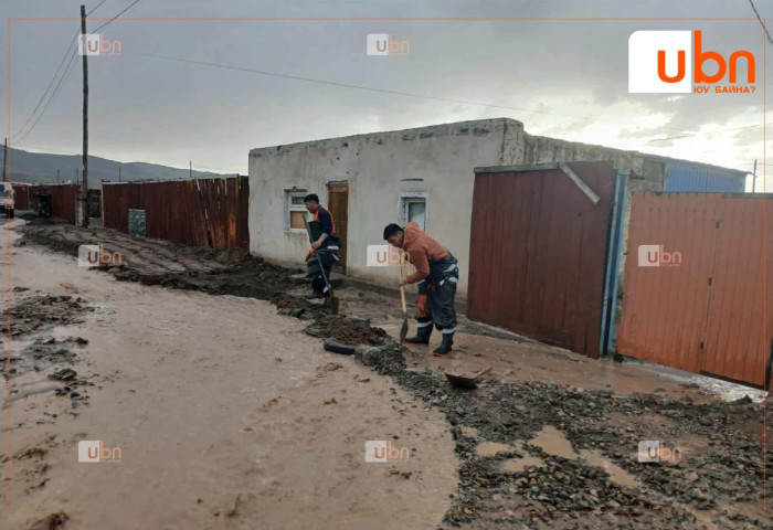 Говь-Алтай аймагт үер бууж, 13 айл усанд автжээ