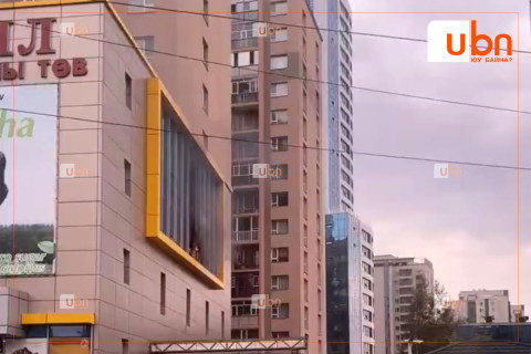 ОБЕГ: “Оргил“ худалдааны төвд гарсан галыг унтраахаар ажиллаж байна